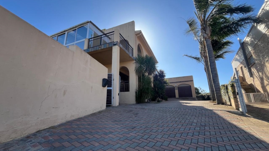 5 Bedroom Property for Sale in Wavecrest Eastern Cape